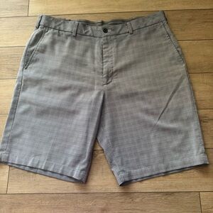 Walter Hagen Men's Gray Plaid Shorts